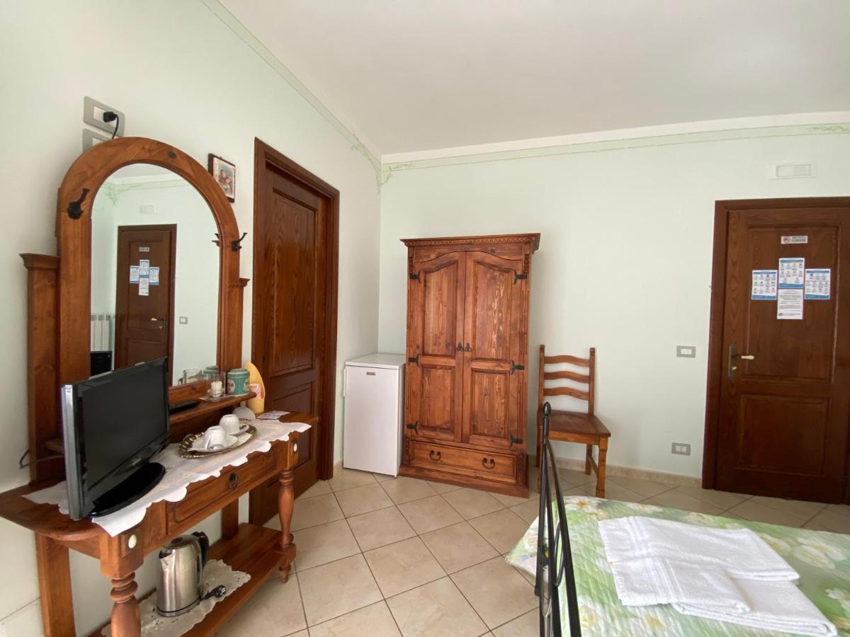 Bed and Breakfast Il Ritrovo Delle Volpi Аджерола Экстерьер фото
