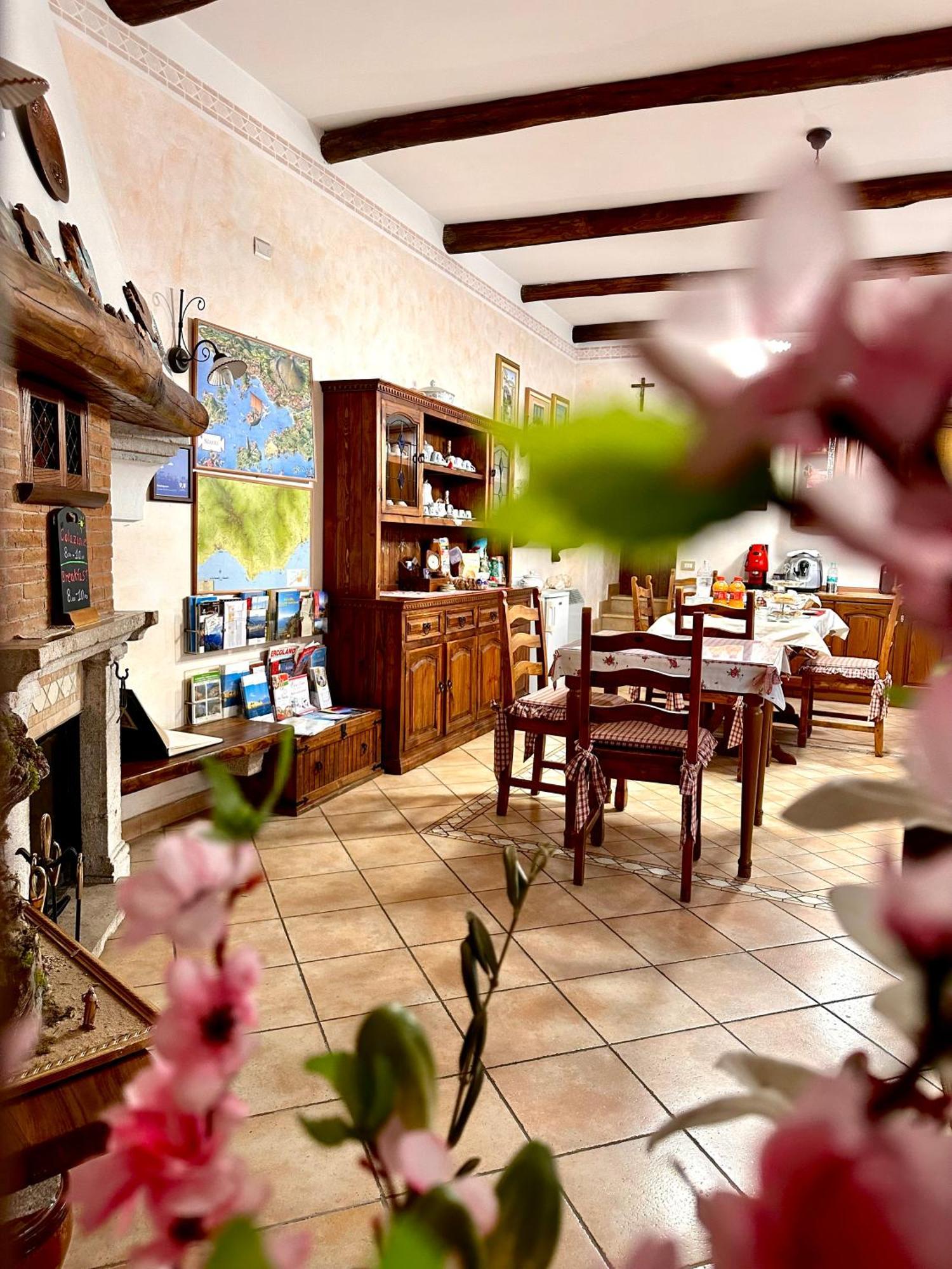 Bed and Breakfast Il Ritrovo Delle Volpi Аджерола Экстерьер фото