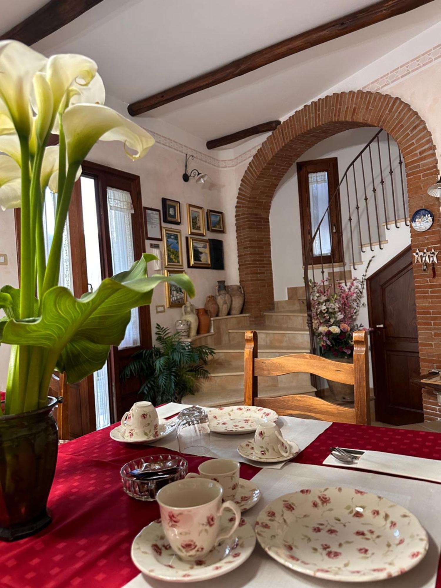Bed and Breakfast Il Ritrovo Delle Volpi Аджерола Экстерьер фото